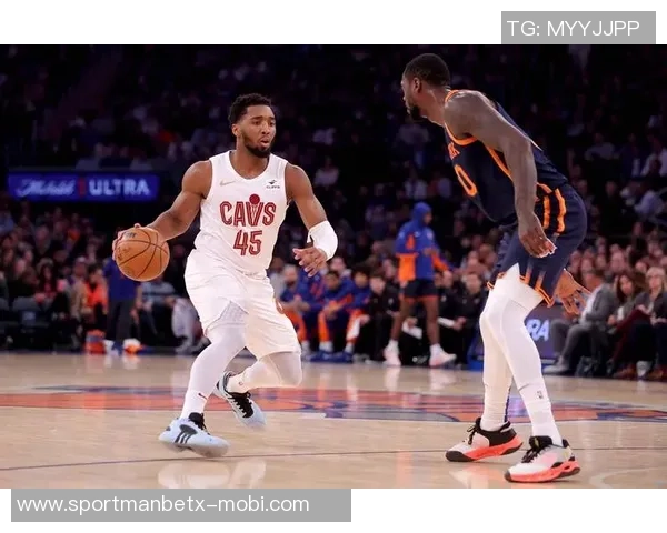 老队友重聚骑士公牛赛前米切尔阿伦与奥科罗亲切交谈回忆往昔