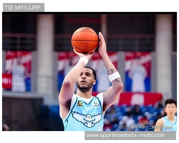 韦瑟斯庞半场表现出色13投6中贡献16分1板2助4断展现得分能力