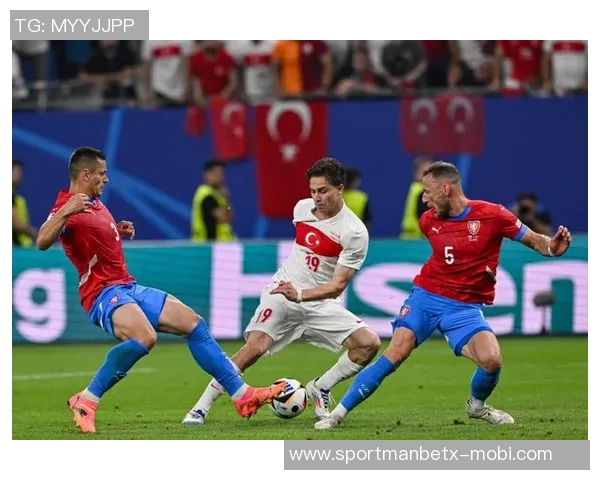 土耳其队在世预赛中大胜格鲁吉亚伊尔迪兹和德米拉尔联手攻入四球 土耳其队在世预赛中大胜格鲁吉亚伊尔迪兹和德米拉尔联手攻入四球